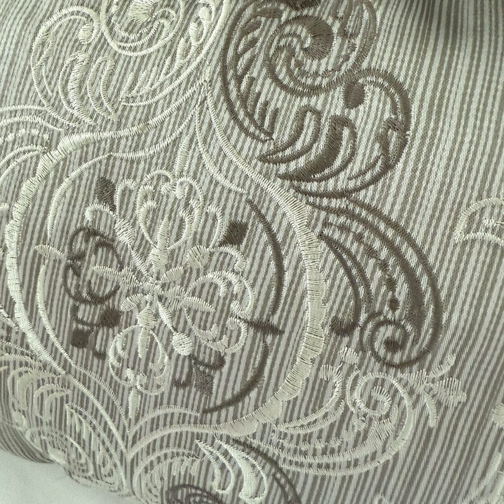 NWOT - USED TO STAGE HOME SALE: set of two J. Queen rectangular throw pillows - Picture 5 of 7